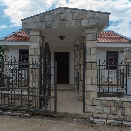 Villa Julia Petrovac Eksteriør billede